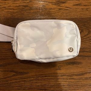 Lululemon Everywhere Belt Bag